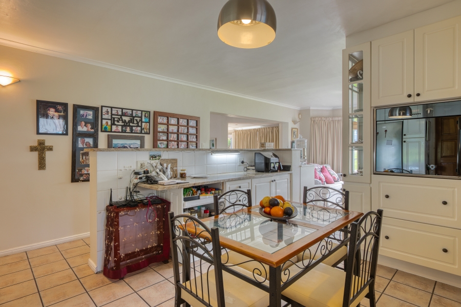 To Let 6 Bedroom Property for Rent in Greenways Golf Estate Western Cape